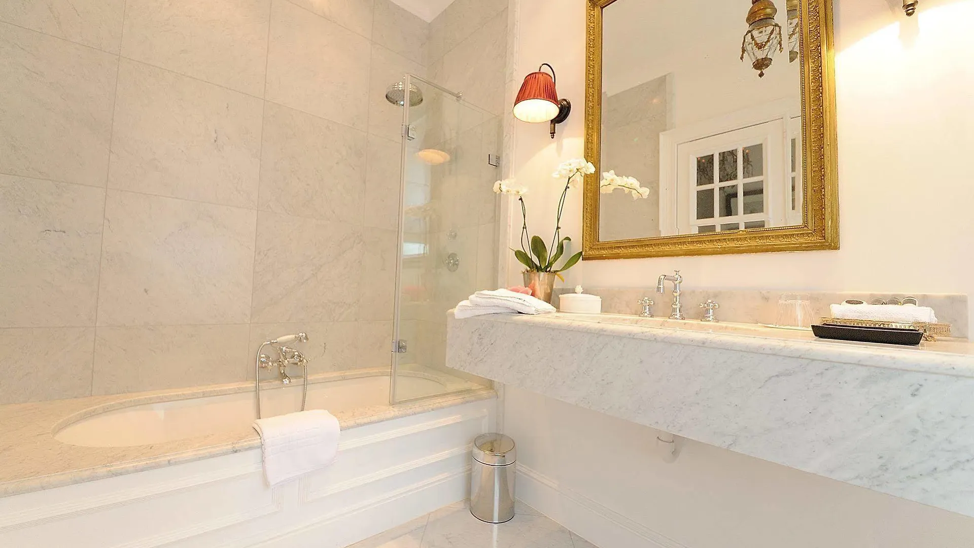 B&B Jvr 108 Antwerp Bed & Breakfast